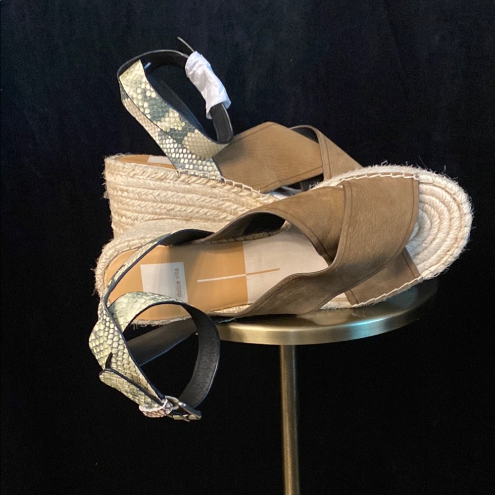 NWOT (never worn) Dolce Vita Espadrille Wedge Sandals
